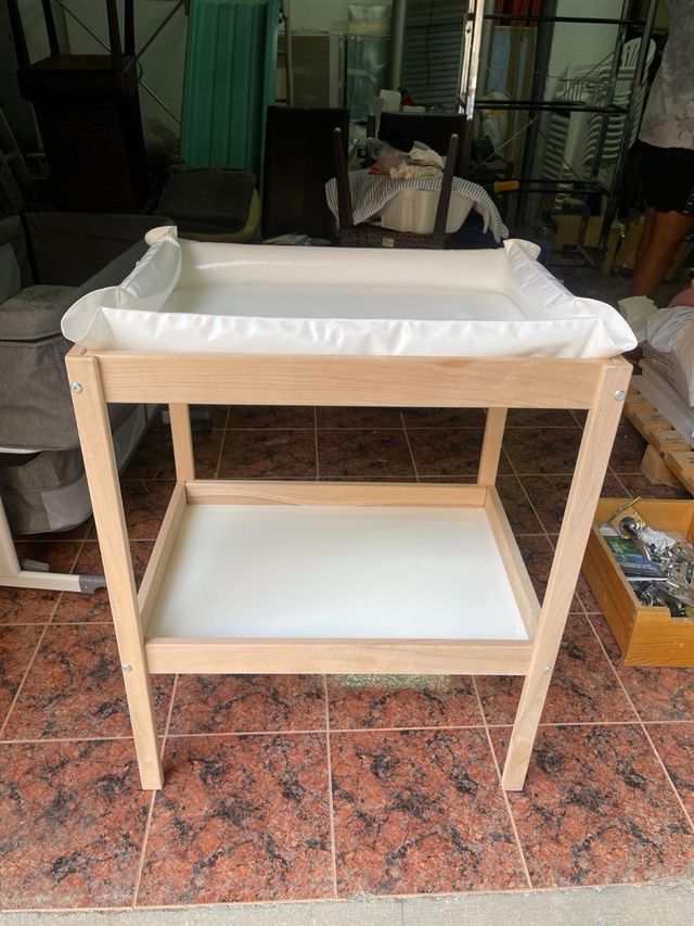 Cambiador de bebé de madera