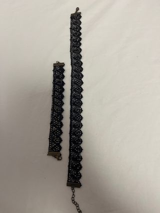 Gargantilla y pulsera de encaje negro