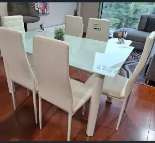 Mesa de comedor de cristal con 6 sillas
