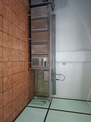 Bajo mostrador acero inox con fregadero y grifo
