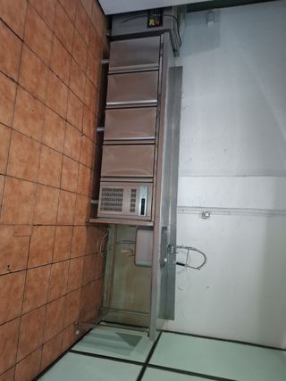 Bajo mostrador acero inox con fregadero y grifo
