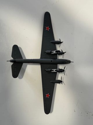 Avión bombardero URSS Peltyakov P0-8 1/144 Altaya