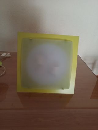 Cabecero juvenil madera, lámparas techo y mesita