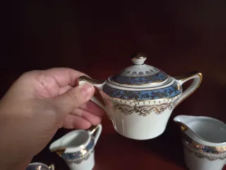 Juego de té azul y oro