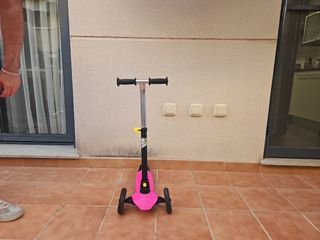 Patinete infantil rosa y amarillo
