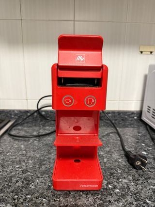 Cafetera Illy Y3.3 Roja

valorado en 105€ nuevo