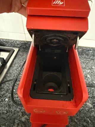 Cafetera Illy Y3.3 Roja

valorado en 105€ nuevo