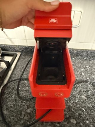 Cafetera Illy Y3.3 Roja

valorado en 105€ nuevo