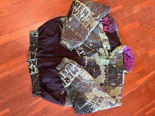 Conjunto de nieve vintage para esquiar