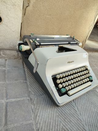 Máquina de escribir Olympia vintage