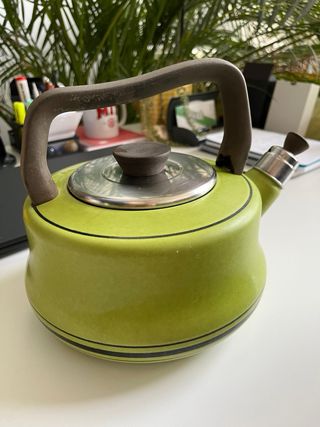 Tetera antigua verde. Para decoración.