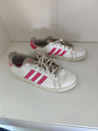 Adidas Blancas y Rosas