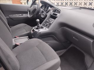 Peugeot 5008 2015
