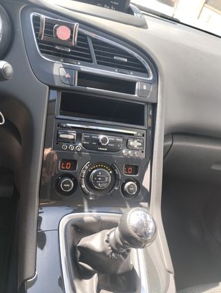 Peugeot 5008 2015