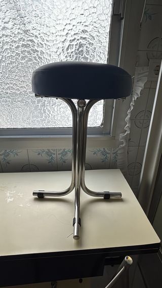 Taburete vintage cuero y metal