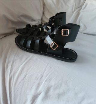 Sandalias romanas negras