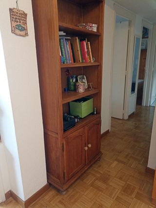 Estantería de madera