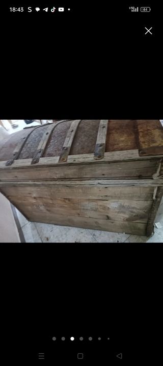 Baúl antiguo de madera