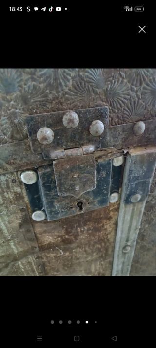 Baúl antiguo de madera