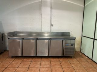 Bajo mostrador 4 puertas CORECO