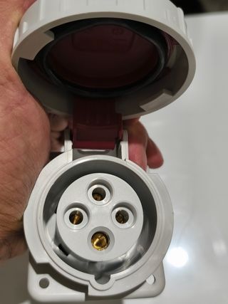 Base Enchufe Trifásica Ide 3polos + tierra