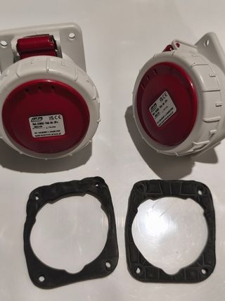 Base Enchufe Trifásica Ide 3polos + tierra