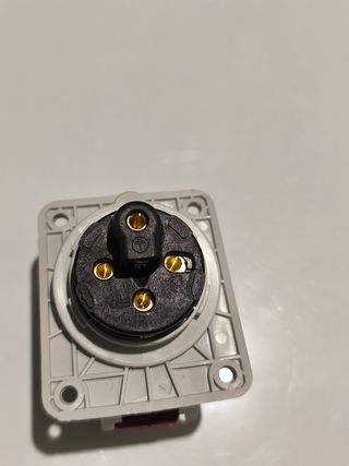 Base Enchufe Trifásica Ide 3polos + tierra