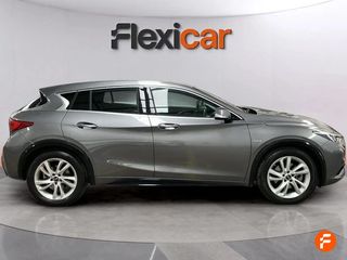 Infiniti Q30 2.2D PREMIUM 7DCT