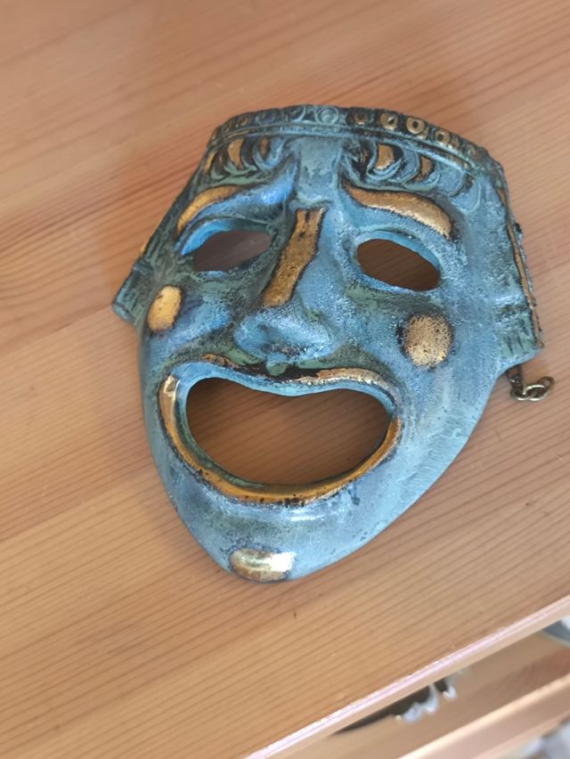 Coppia di maschere teatrali greche in bronzo