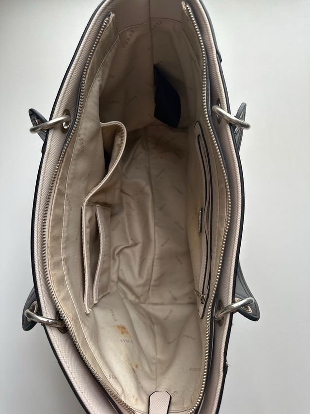 Bolso Guess Beige, Negro y Marrón