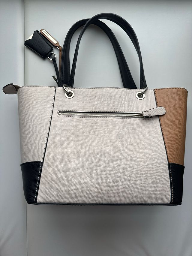 Bolso Guess Beige, Negro y Marrón