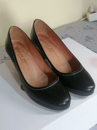 Zapatos elegantes o regalo