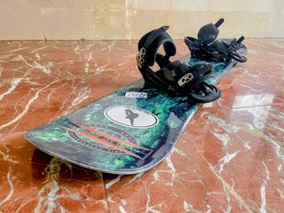 Tabla Snowboard con fijaciones, la tabla mide 160.
