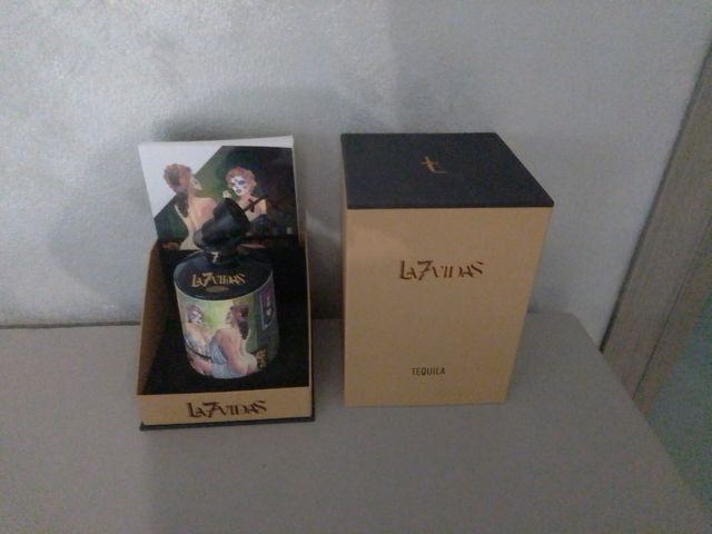 Cofanetto Tequila La7vidas con bottiglia vuota
