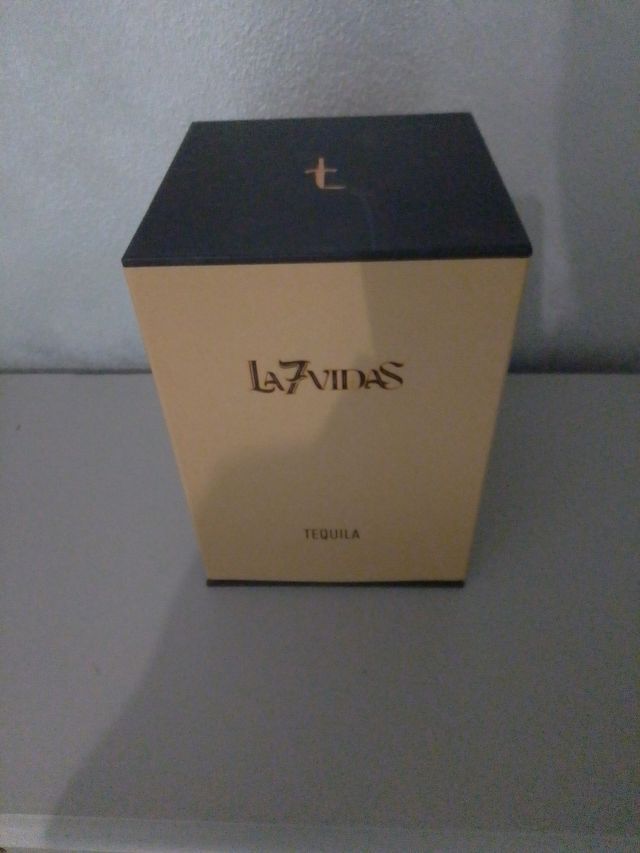 Cofanetto Tequila La7vidas con bottiglia vuota