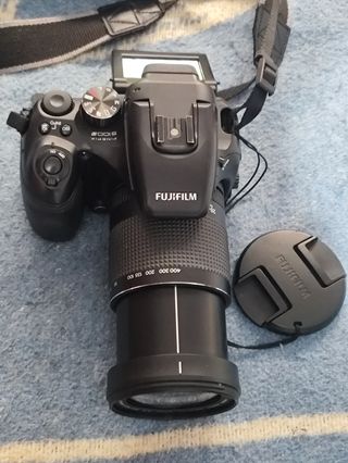 Cámara Fujifilm Finepix S100FS y accesorios