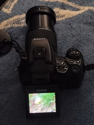Cámara Fujifilm Finepix S100FS y accesorios