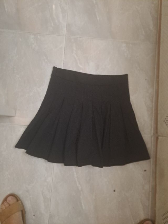 Falda de tablas negra para mujer