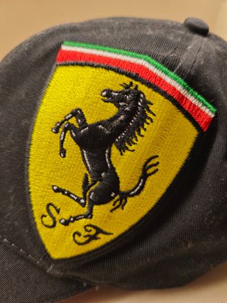 Gorra Ferrari Negra