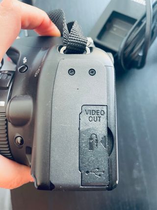 Cámara Canon EOS 1000D + Accesorios