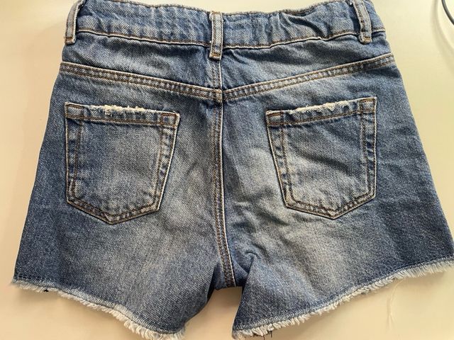 Shorts vaqueros con pedrería para niña