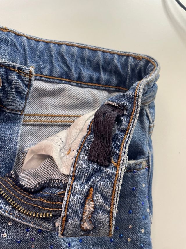 Shorts vaqueros con pedrería para niña