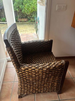 Sillón colonial mimbre y madera Está en zona Pals