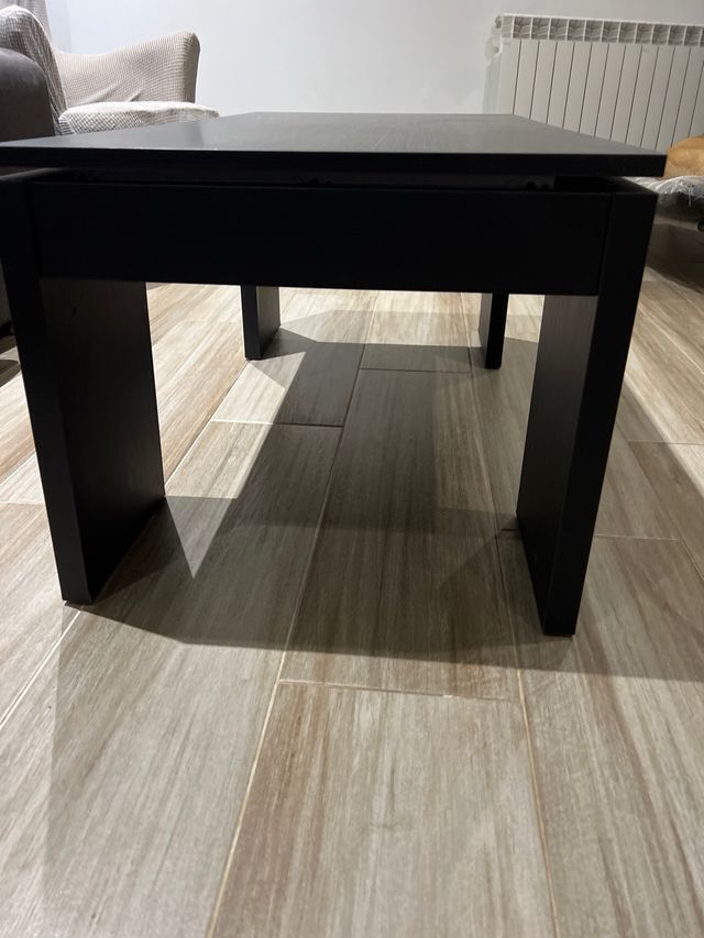 Mesa de centro negra de madera
