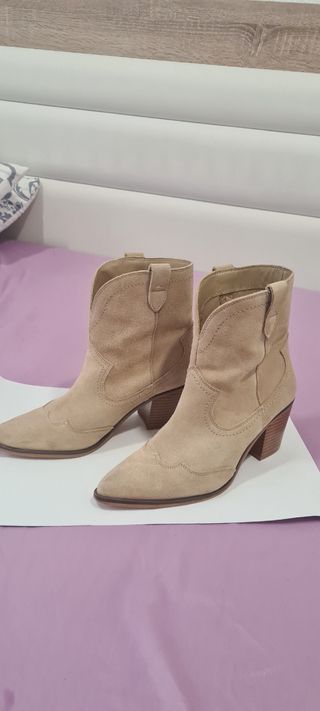 Botín tacón ante beige