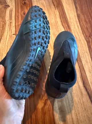 Botas Fútbol Nike sin cordones talla 33.5