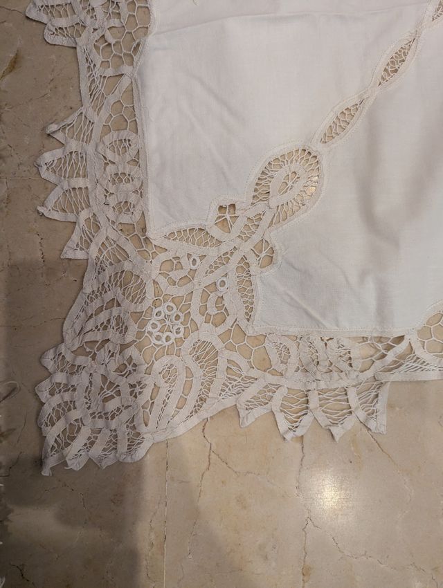 Mantel de mesa hecho en Malta