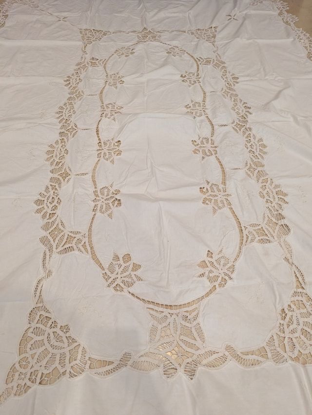 Mantel de mesa hecho en Malta