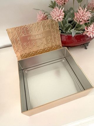 CAJA METÁLICA DORADA ALMACENAJE