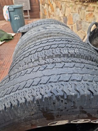 Neumáticos de coche medida 225/75 r15.